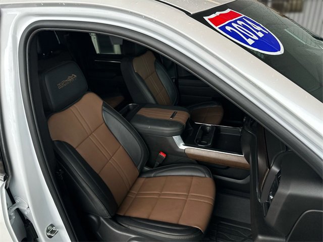 Used 2024 Chevrolet Silverado 3500 High Country w/ High Country Premium Package image 27