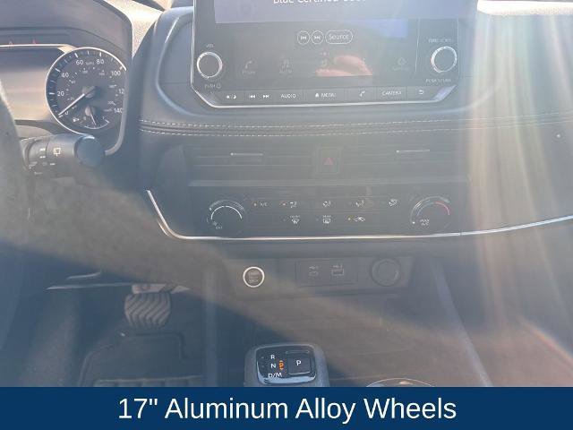 Used 2023 Nissan Rogue S image 22