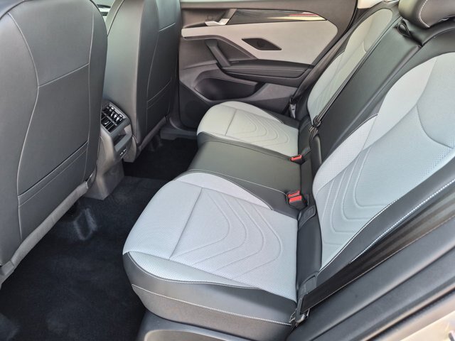 Used 2025 Volkswagen Tiguan SE FWD image 20