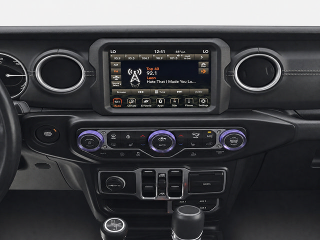 Used 2022 Jeep Wrangler Unlimited Sahara w/ Cold Weather Group AWD/4WD image 15