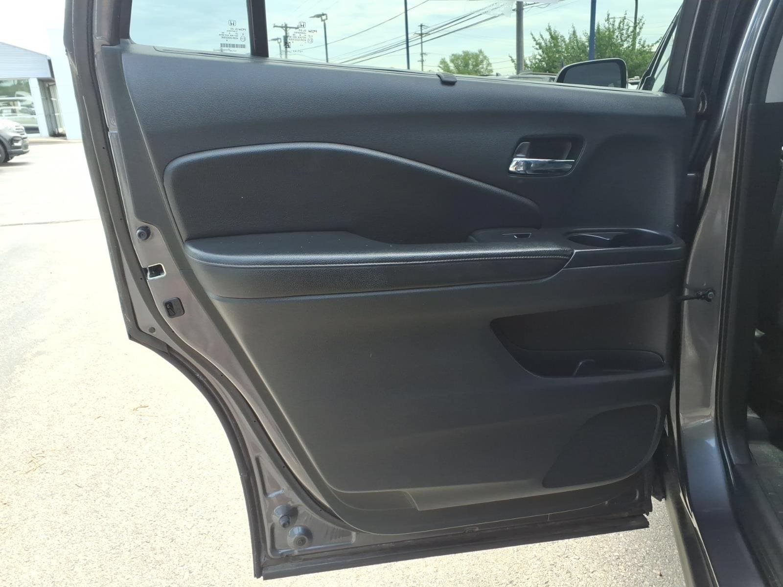 Used 2019 Honda Pilot Touring image 11