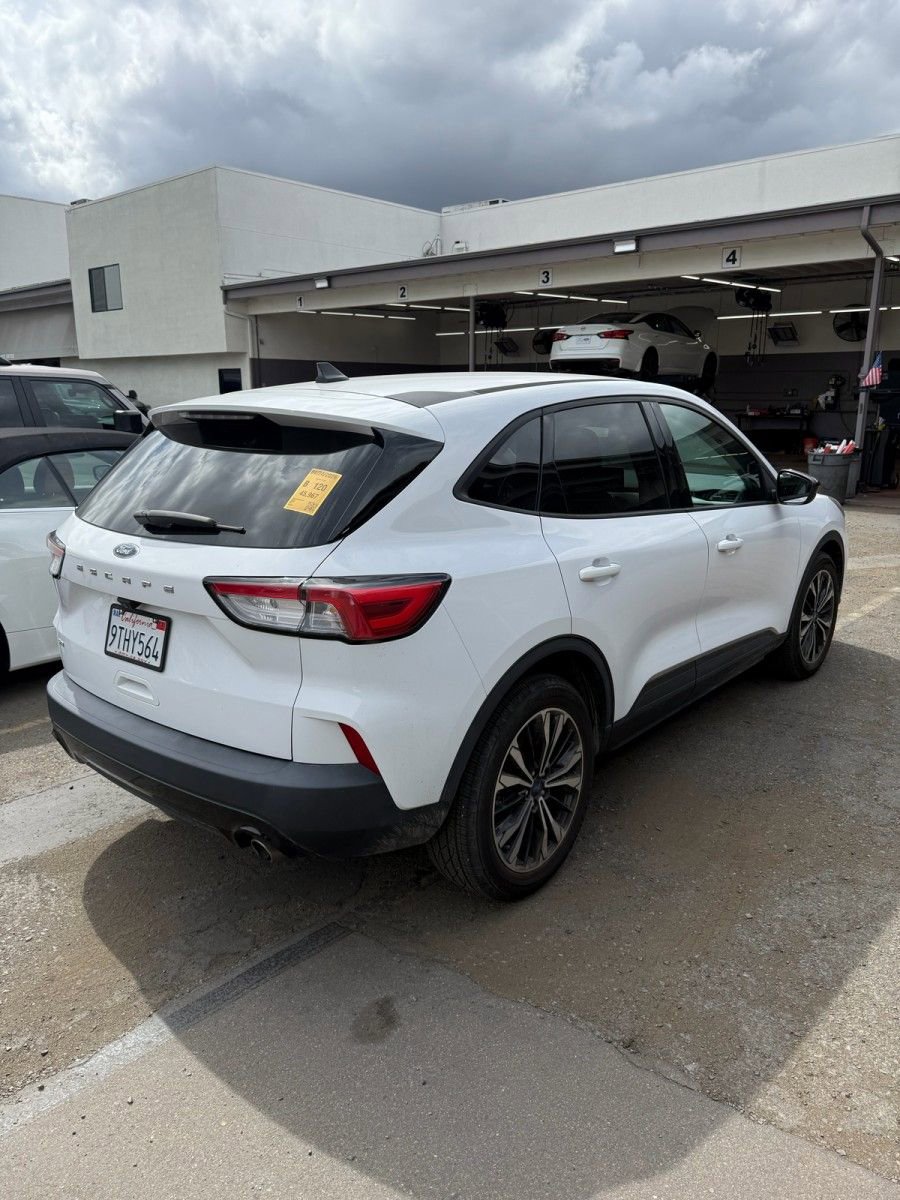 Certified 2022 Ford Escape SE w/ SE Sport Appearance Package FWD image 4