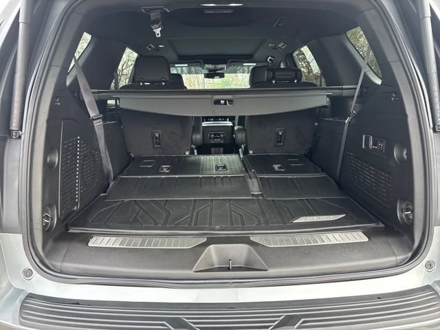 Used 2024 Chevrolet Tahoe RST w/ Luxury Package image 11