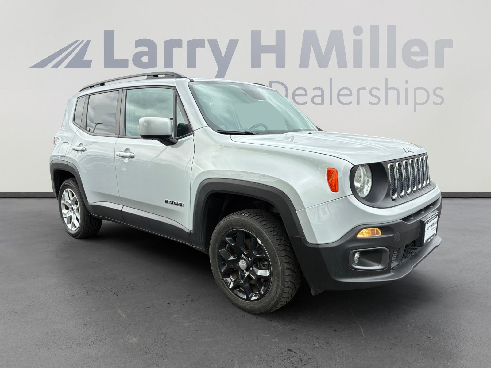 Used 2017 Jeep Renegade Latitude w/ Cold Weather Group AWD/4WD image 7
