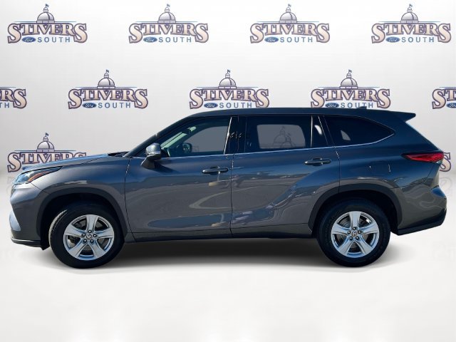 Used 2021 Toyota Highlander LE FWD image 6