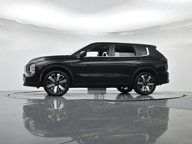 Used 2025 Mitsubishi Outlander SE FWD image 40
