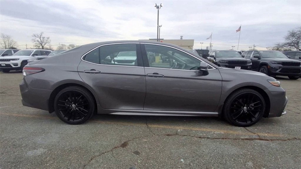 Used 2021 Toyota Camry XSE image 9