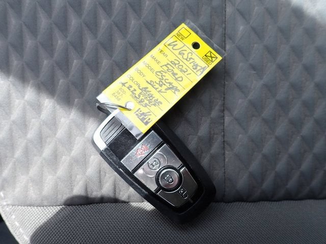 Certified 2021 Ford Escape SE w/ Cold Weather Package AWD/4WD image 31