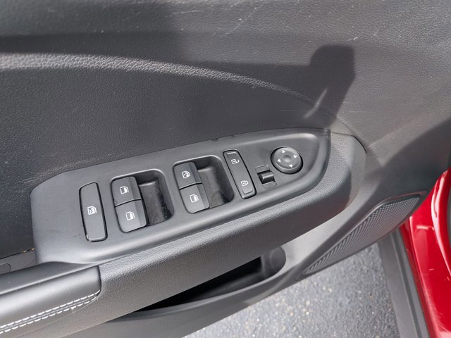 Used 2025 Hyundai Venue Limited FWD image 14