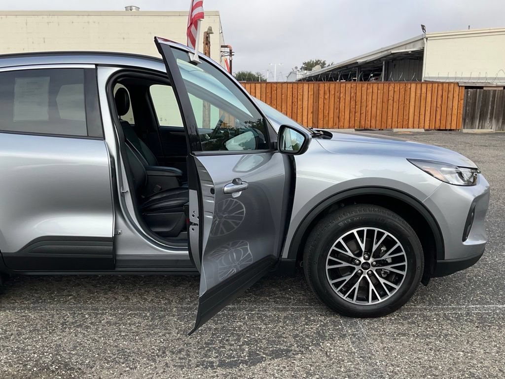Certified 2024 Ford Escape SE FWD image 30