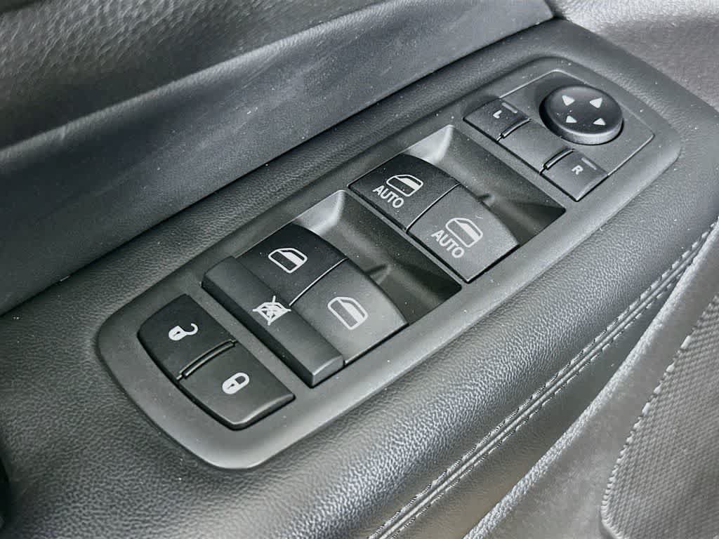 Used 2019 Jeep Grand Cherokee Laredo RWD image 27