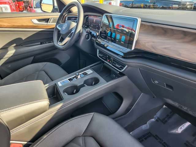 Used 2025 Volkswagen Atlas SE image 23