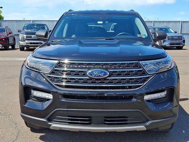 Certified 2023 Ford Explorer XLT w/ Equipment Group 202A AWD/4WD image 2