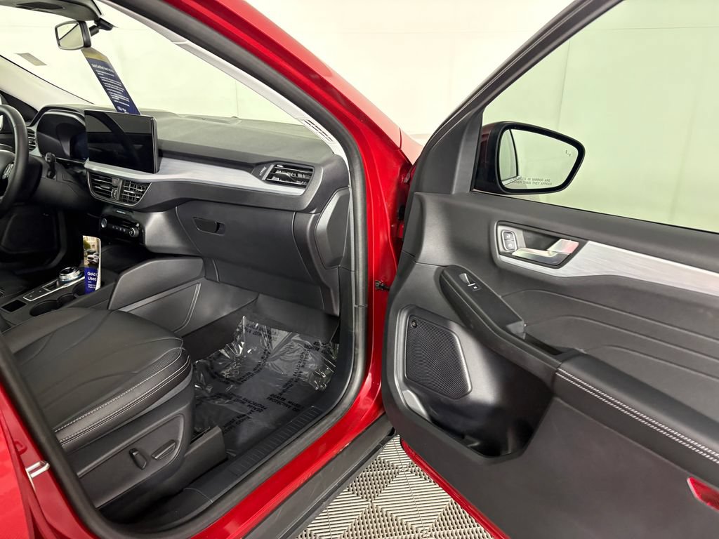 Certified 2026 Ford Escape Platinum w/ Premium Technology Package AWD/4WD image 36