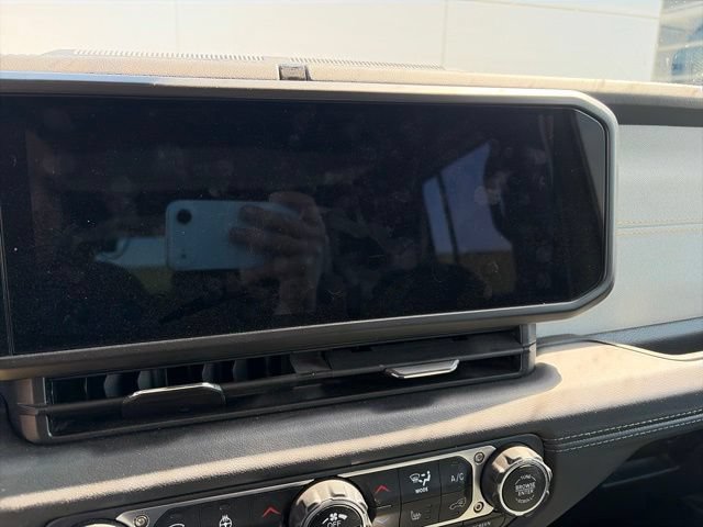 Used 2024 Jeep Wrangler Unlimited Sahara AWD/4WD image 7