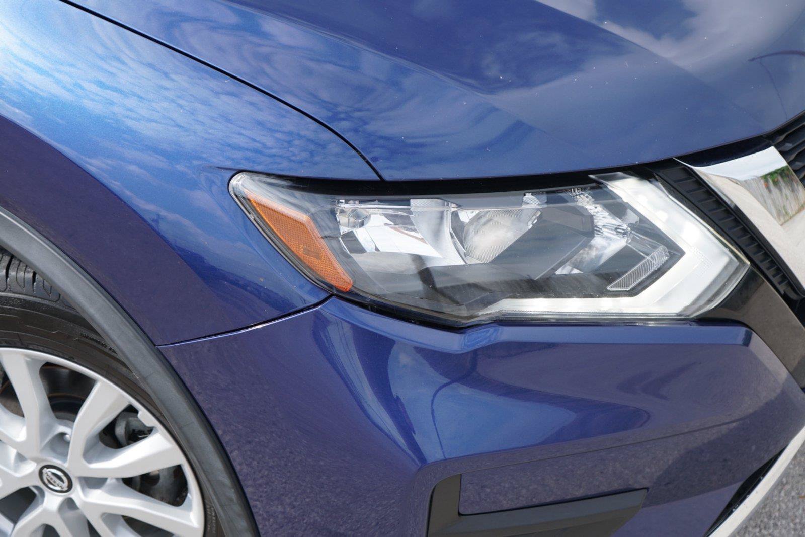 Used 2018 Nissan Rogue SV AWD/4WD image 3