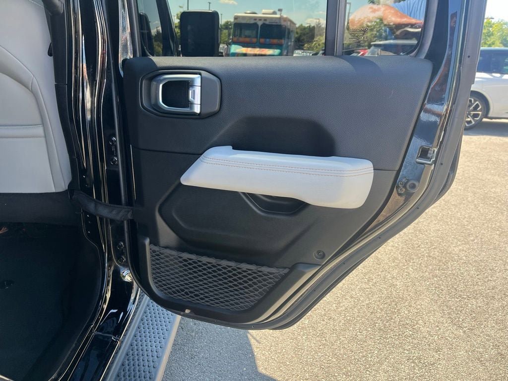 Used 2023 Jeep Wrangler Unlimited Sahara AWD/4WD image 21