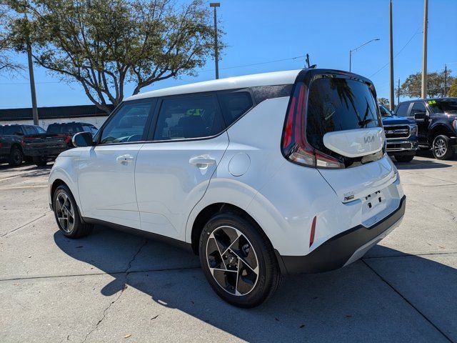 Used 2025 Kia Soul EX image 2