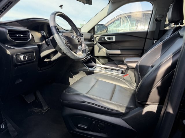 Certified 2022 Ford Explorer XLT w/ Equipment Group 202A AWD/4WD image 3