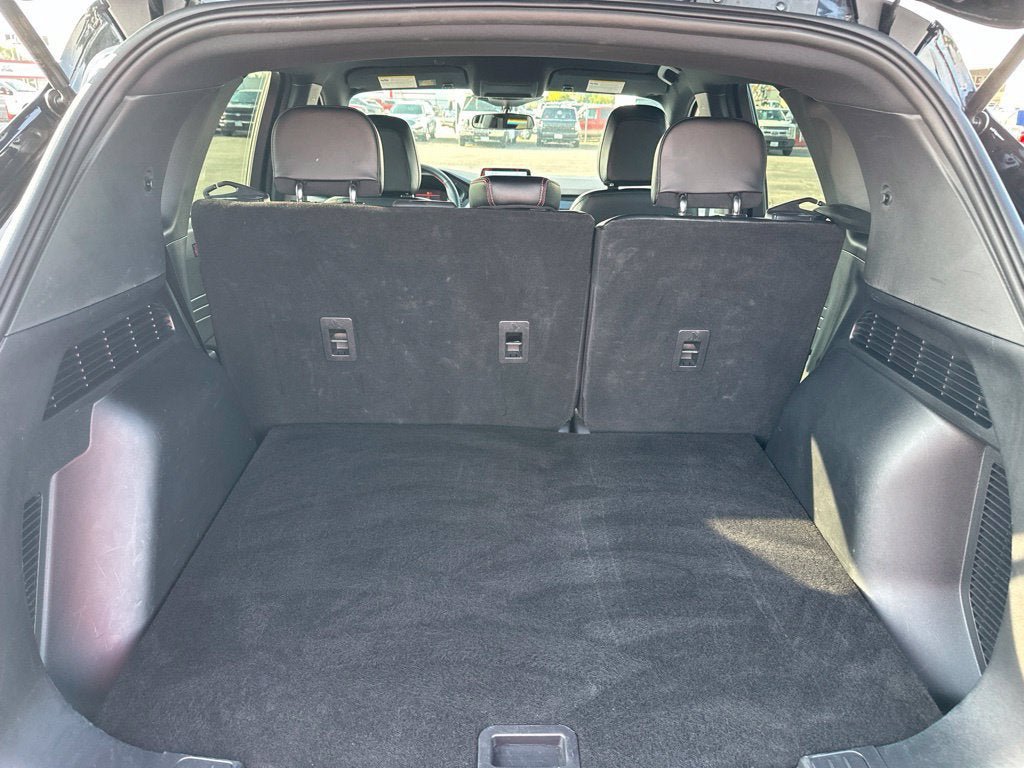 Certified 2025 Ford Escape ST-Line AWD/4WD image 9