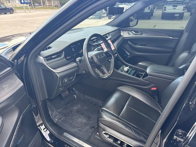 Used 2022 Jeep Grand Cherokee Overland w/ Luxury Tech Group IV image 15