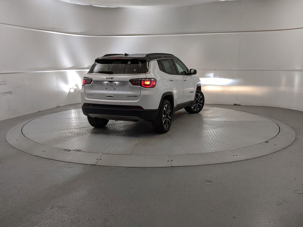 Used 2024 Jeep Compass Limited image 3