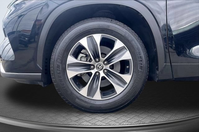 Used 2021 Toyota Highlander XLE FWD image 9