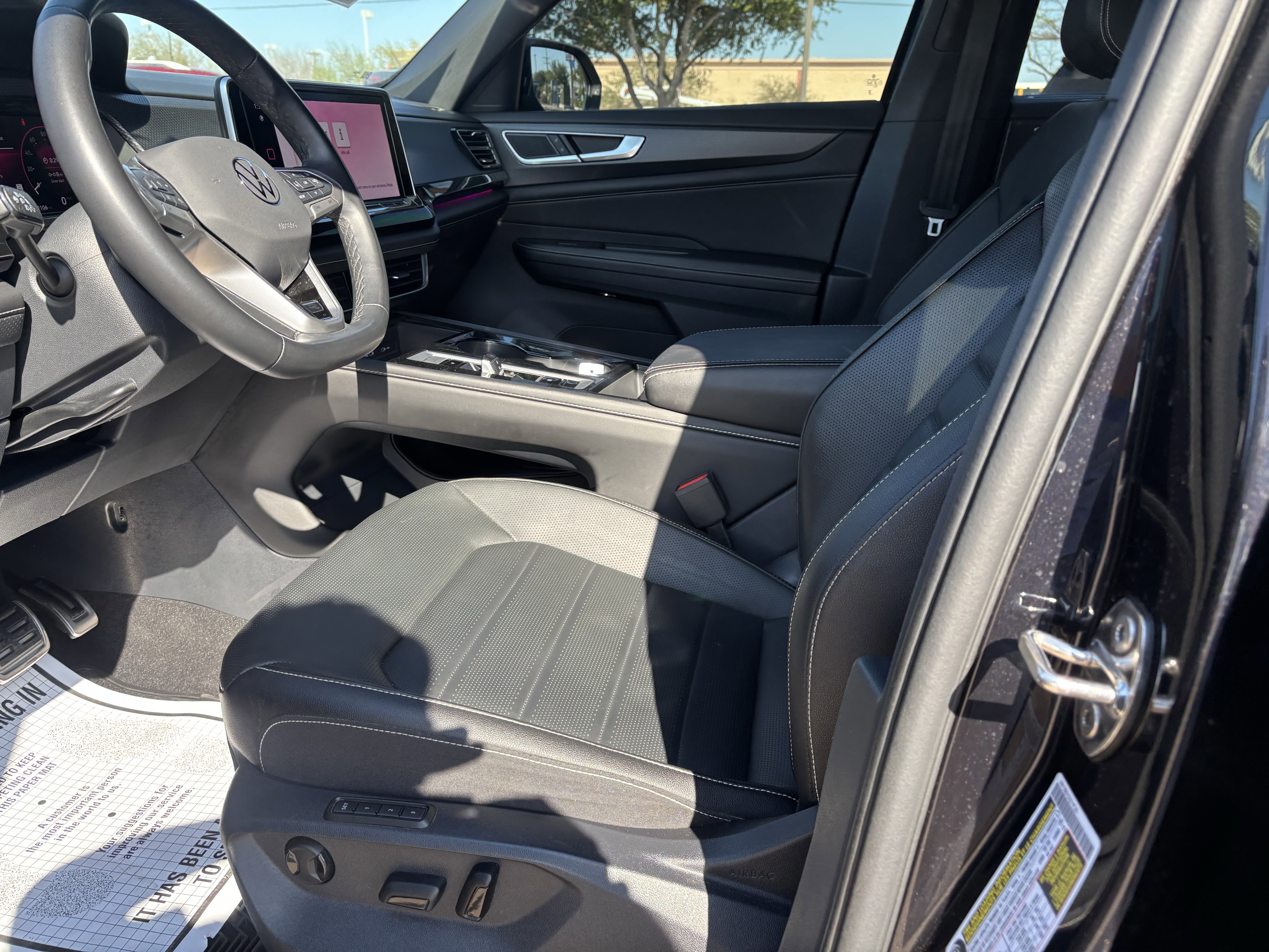 Used 2025 Volkswagen Atlas Cross Sport SEL R-Line image 10