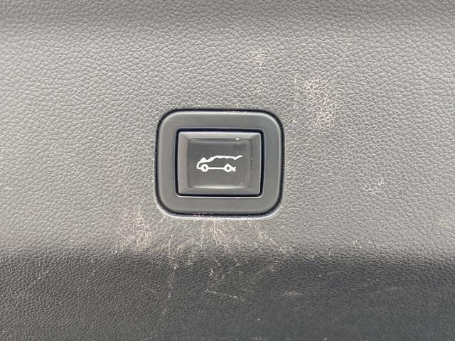 Used 2023 GMC Yukon XL SLT RWD image 16