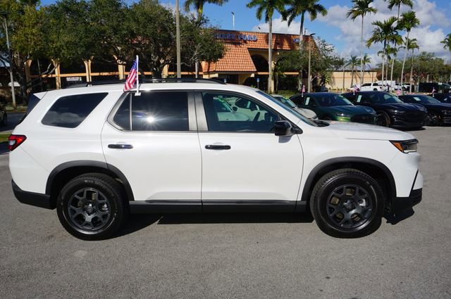 Used 2025 Honda Pilot TrailSport image 4