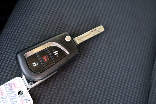 Used 2021 Toyota RAV4 LE image 33