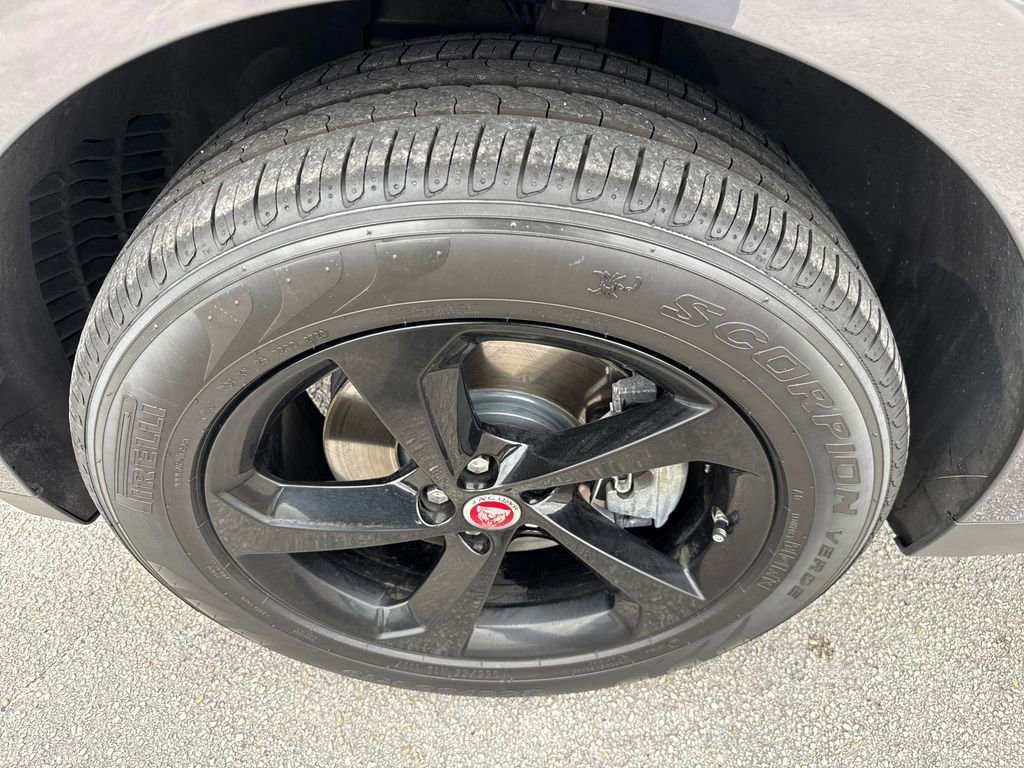 Used 2017 Jaguar F-PACE Premium image 12