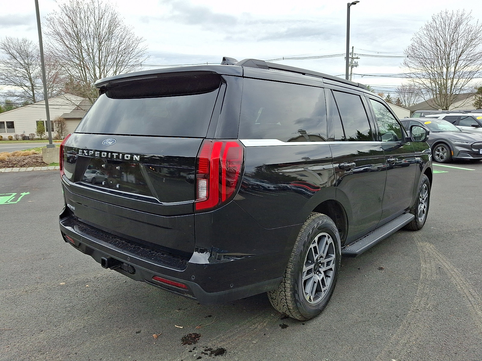 Certified 2025 Ford Expedition Active AWD/4WD image 5