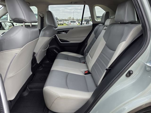 Used 2020 Toyota RAV4 XLE Premium image 16