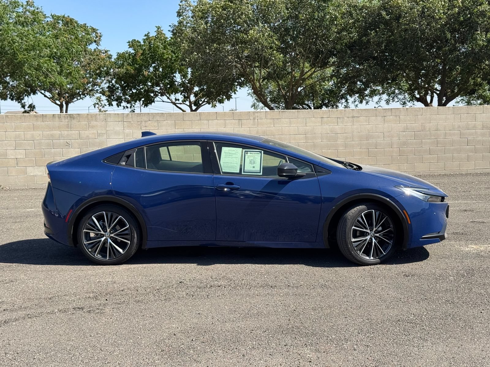 Used 2024 Toyota Prius XLE FWD video 2