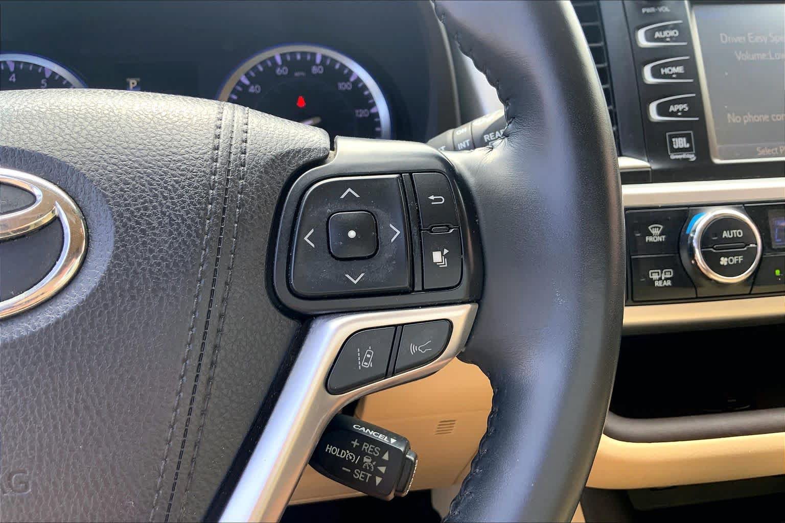 Used 2018 Toyota Highlander Limited w/ Carpet Mat Package (TMS) AWD/4WD image 25