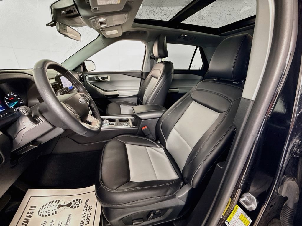 Certified 2023 Ford Explorer XLT w/ Equipment Group 202A AWD/4WD image 2