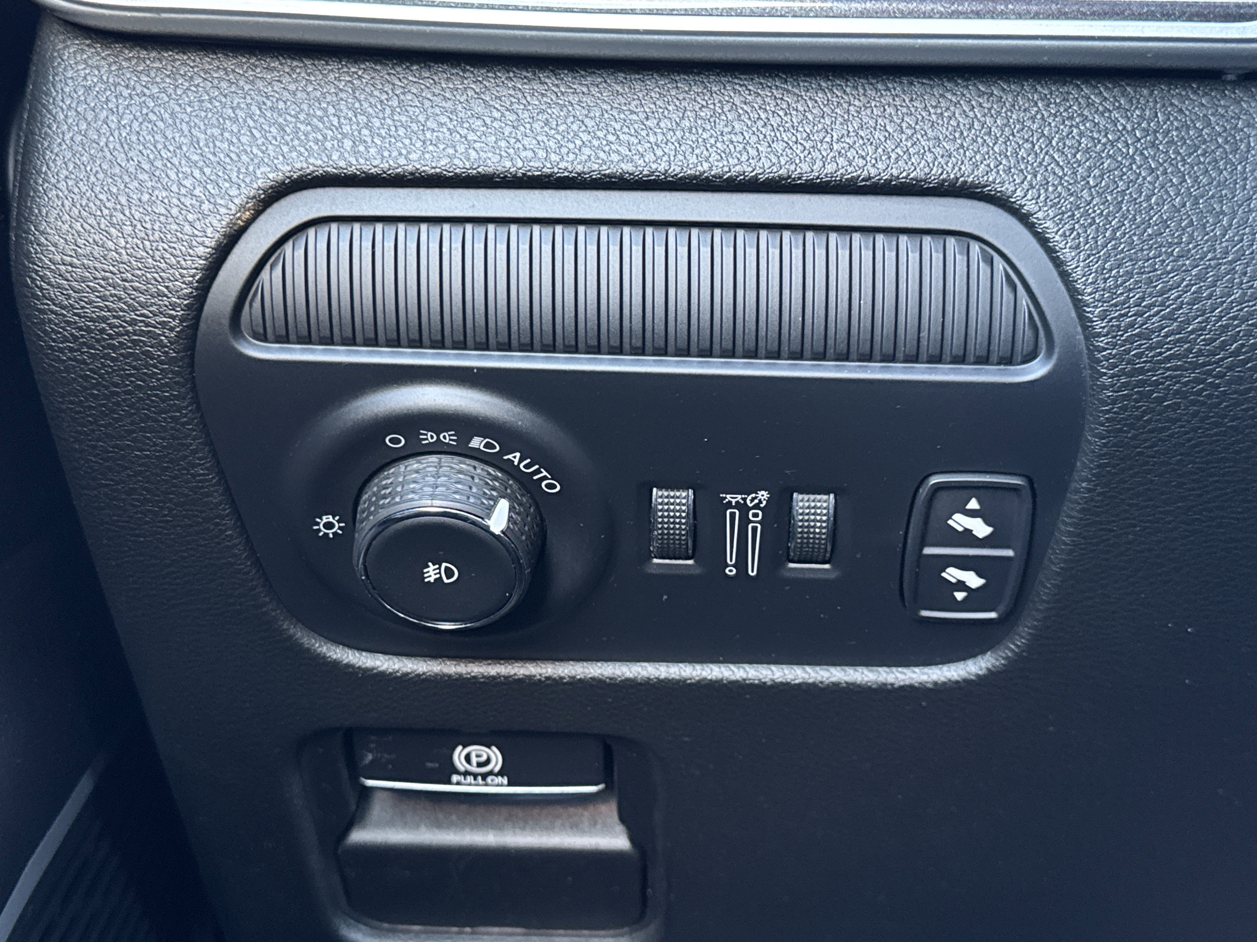 Used 2023 Jeep Wagoneer BASE w/ Premium Group I image 21