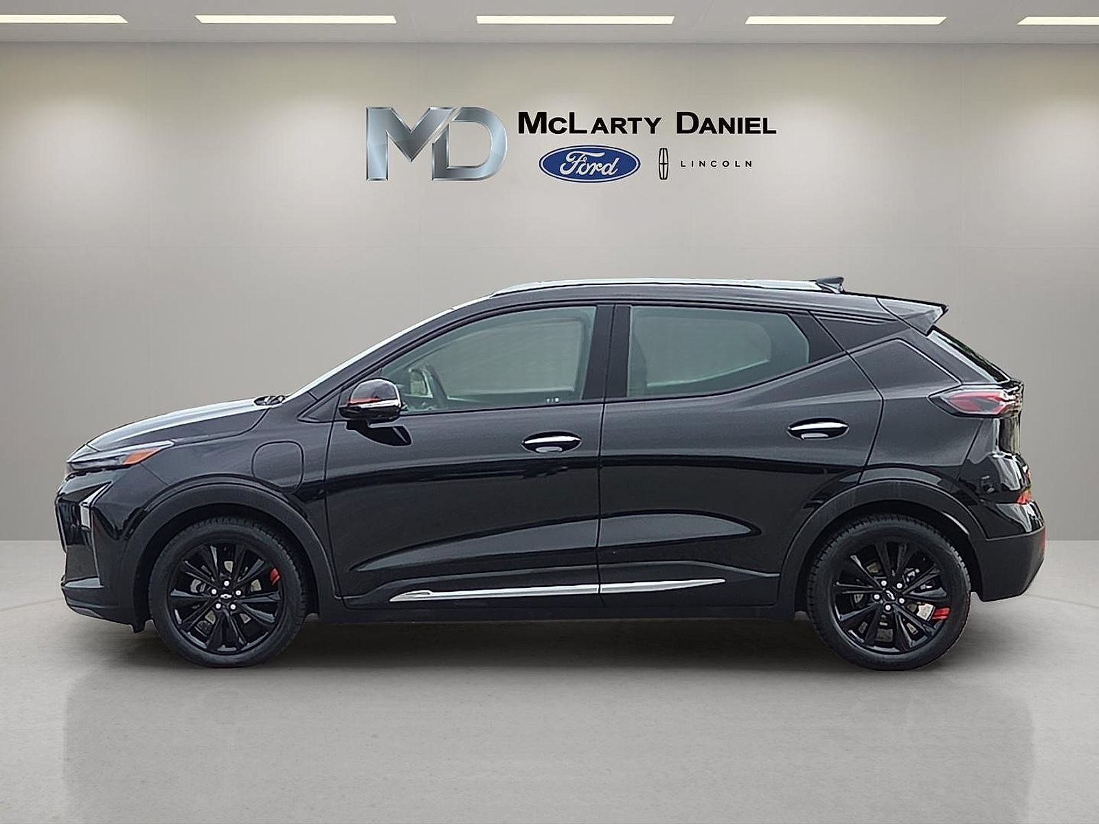 Used 2023 Chevrolet Bolt EUV Premier w/ Sun & Sound Package FWD image 3