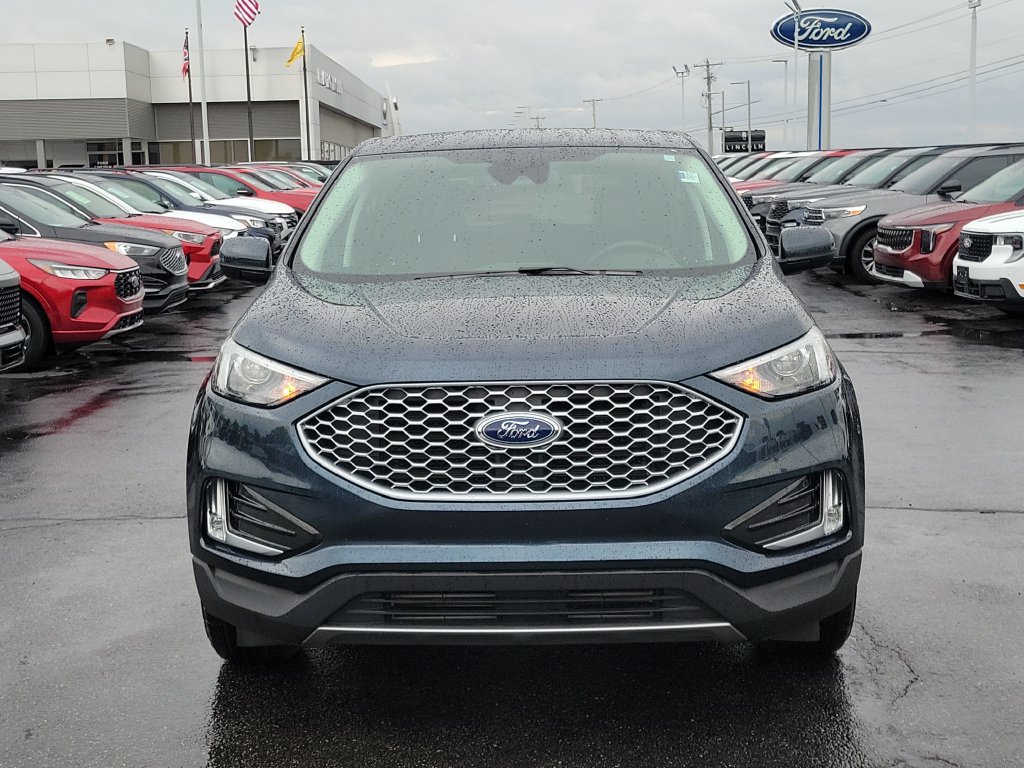 Certified 2024 Ford Edge SEL w/ Convenience Package AWD/4WD image 2