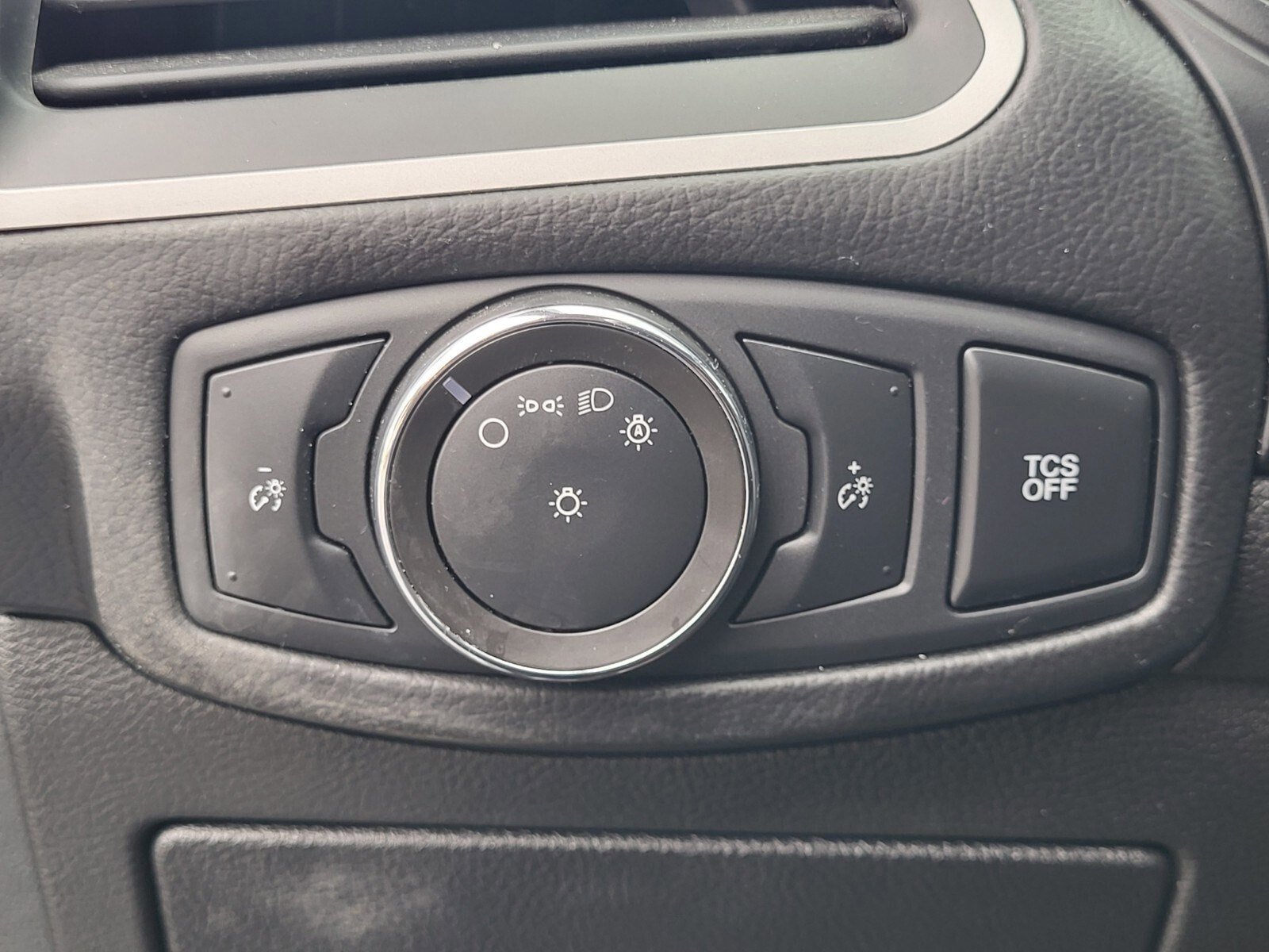 Certified 2022 Ford Edge SE w/ Black Appearance Package image 21