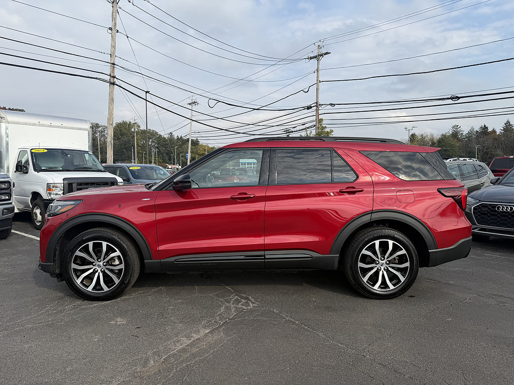 Certified 2025 Ford Explorer ST-Line AWD/4WD image 2