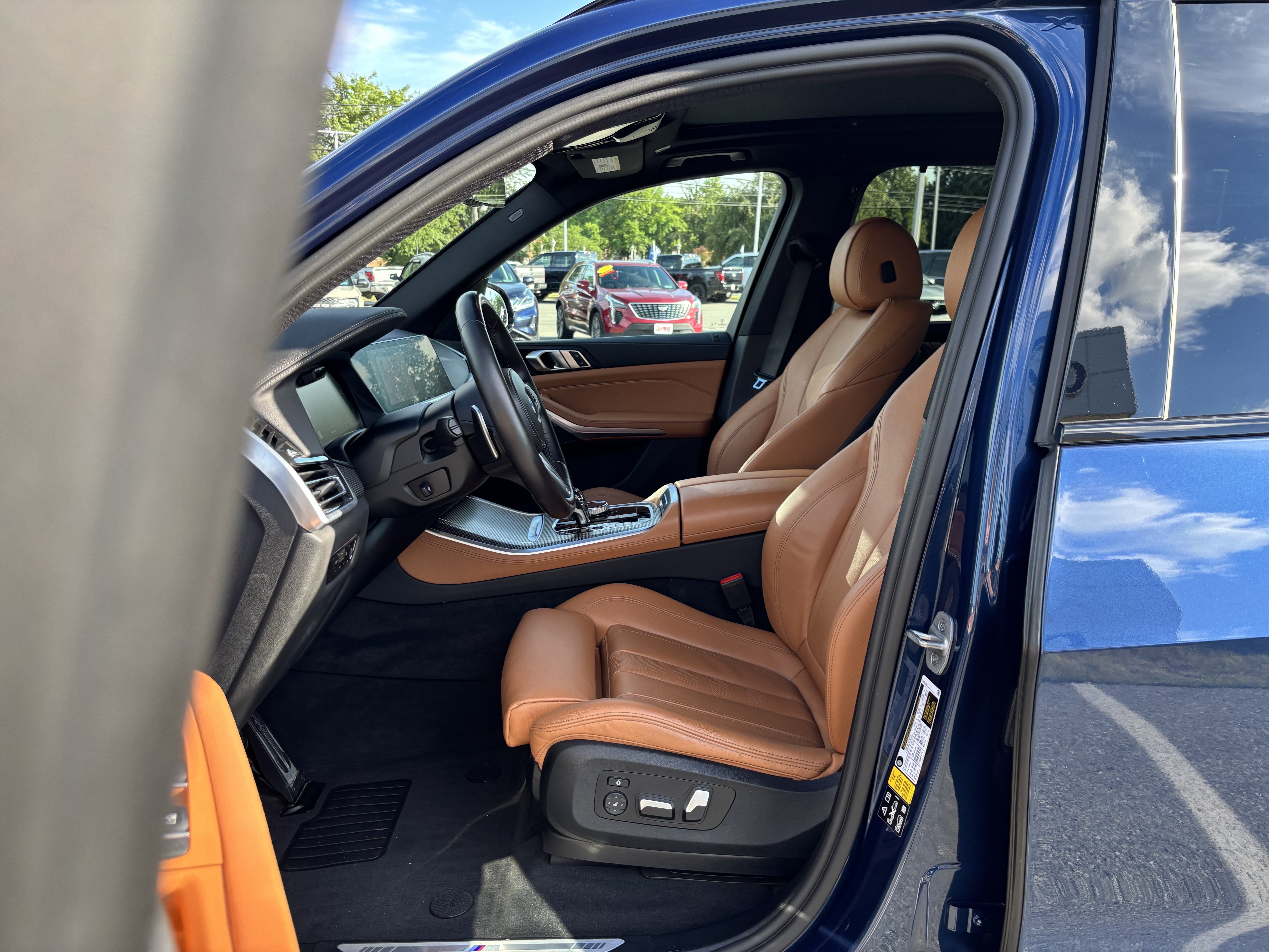 Used 2022 BMW X5 xDrive40i w/ M Sport Package AWD/4WD image 9
