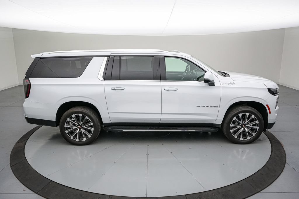 Used 2026 Chevrolet Suburban High Country w/ Sun And Tow Package AWD/4WD image 3