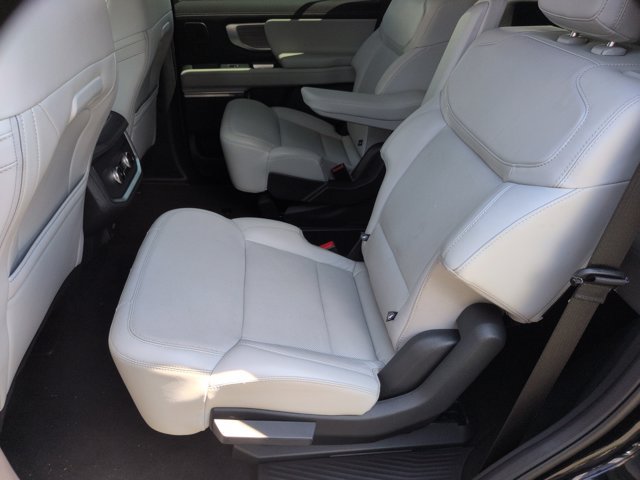 Certified 2025 Ford Expedition Platinum w/ Driver's Package AWD/4WD image 31