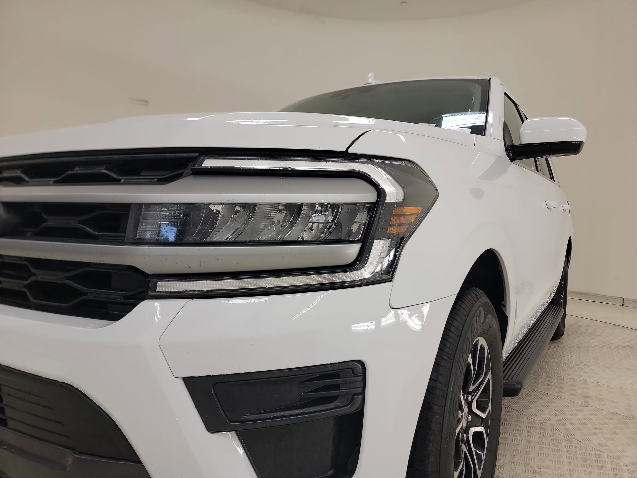 Certified 2024 Ford Expedition XLT AWD/4WD image 9