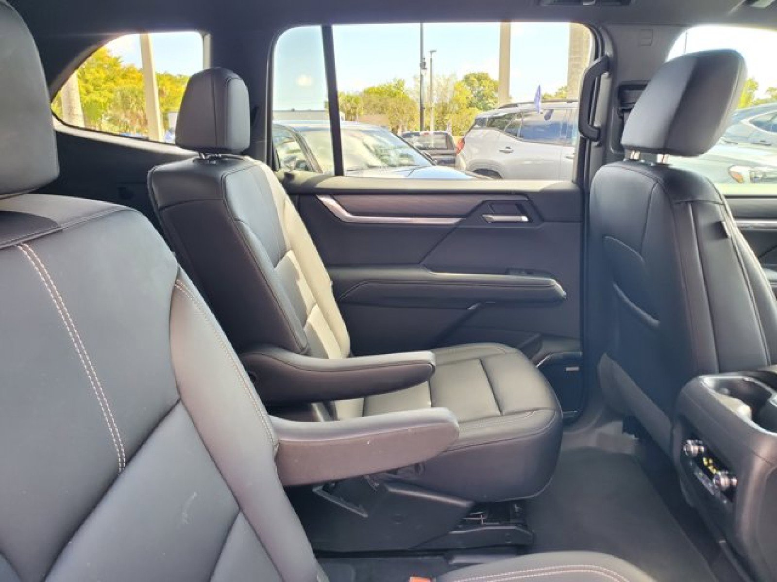 Used 2025 GMC Acadia Elevation w/ Elevation Premium Package image 34