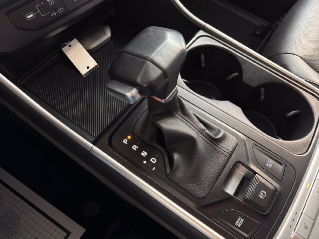 Used 2025 Kia Carnival FWD image 24