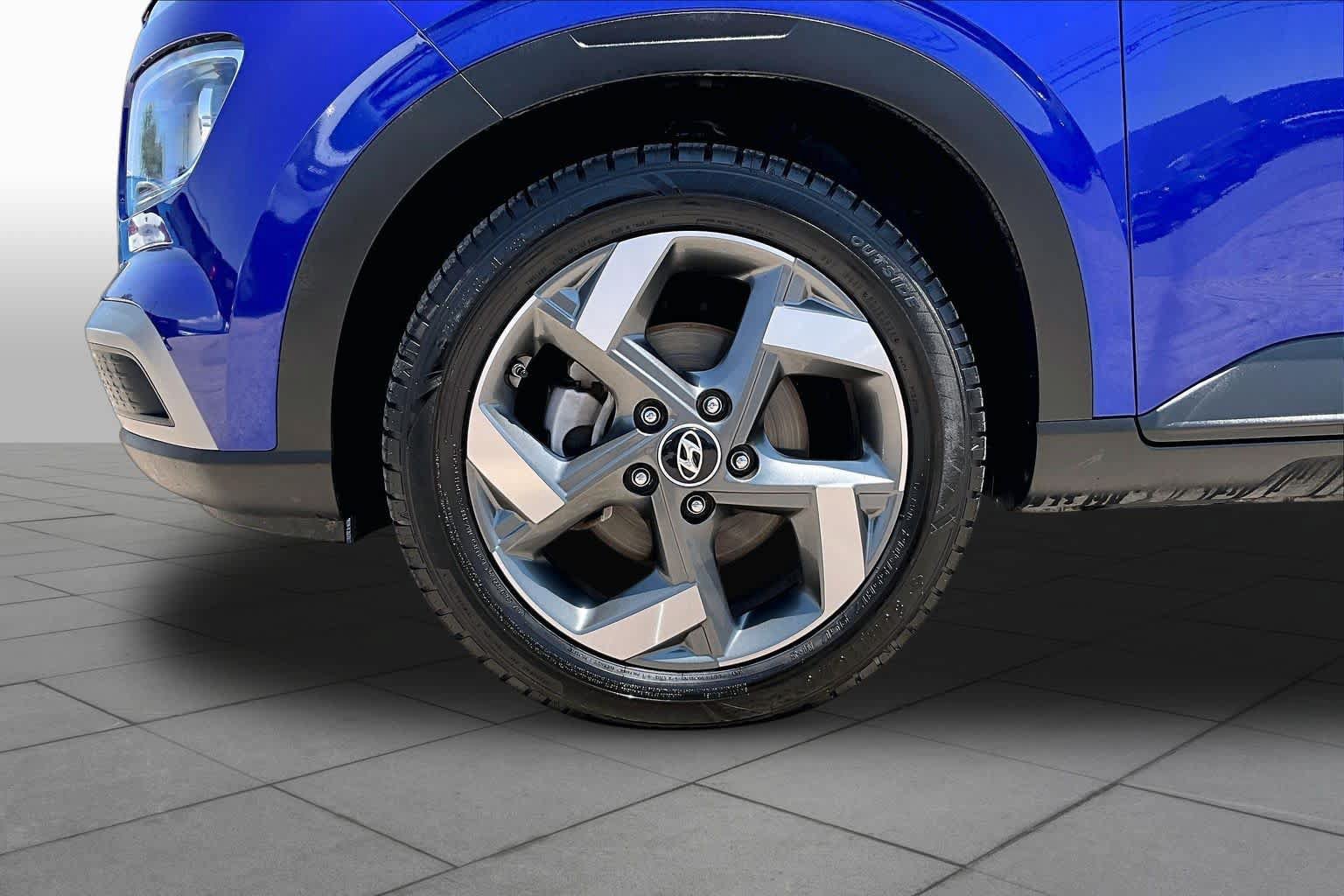 Used 2024 Hyundai Venue SEL FWD image 10