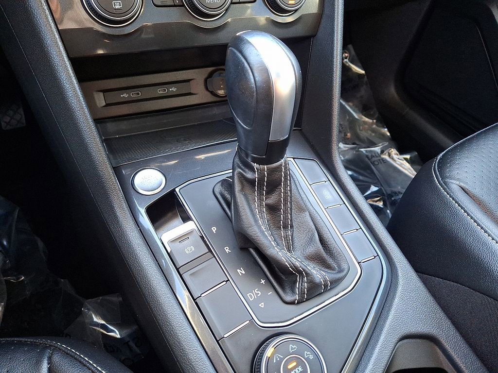 Used 2021 Volkswagen Tiguan SE image 14